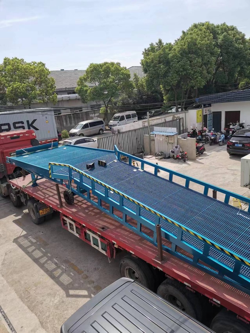 定制登车桥DCQY10-0.6