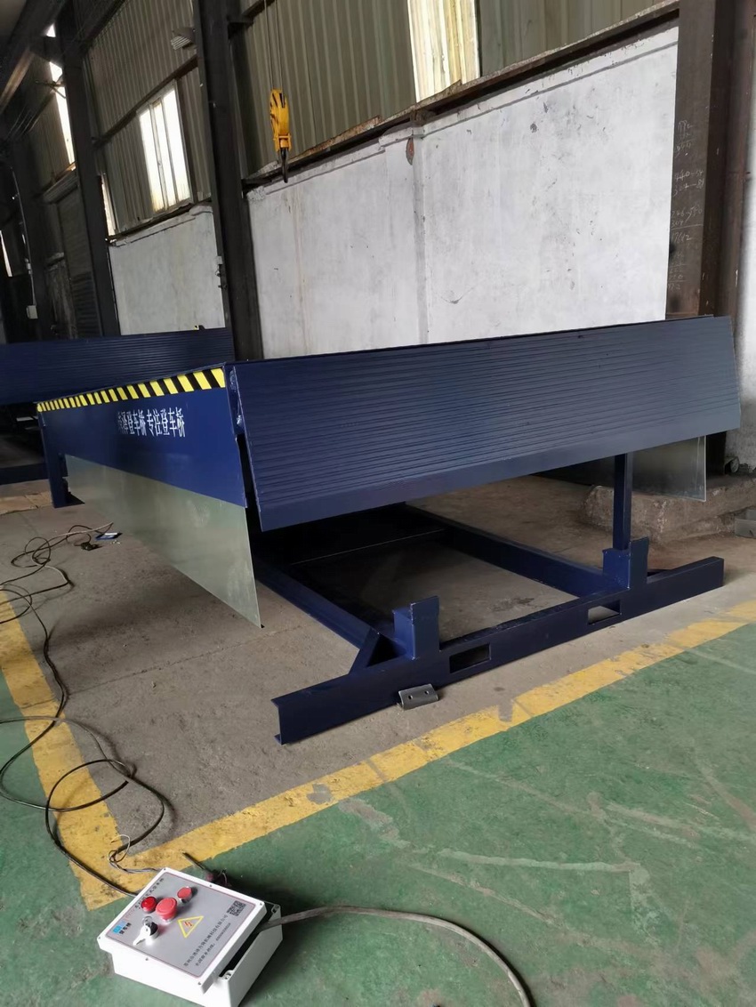 定制固定式登车桥DCQ10-0.7